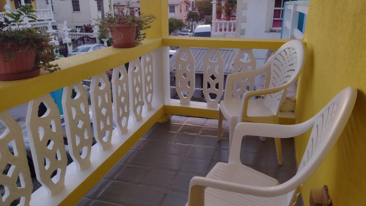 Michand Guest Apartments- Cozy One Or Two Bedroom- 5 Walk Minutes From Airport 10 Mins Drive To Oistins Or Beach ไครสต์เชิร์ช ภายนอก รูปภาพ