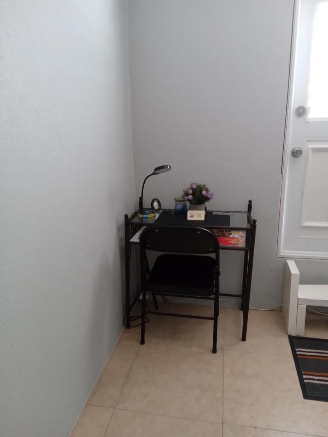 Michand Guest Apartments- Cozy One Or Two Bedroom- 5 Walk Minutes From Airport 10 Mins Drive To Oistins Or Beach ไครสต์เชิร์ช ภายนอก รูปภาพ
