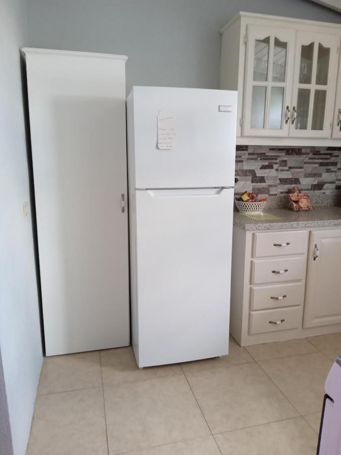 Michand Guest Apartments- Cozy One Or Two Bedroom- 5 Walk Minutes From Airport 10 Mins Drive To Oistins Or Beach ไครสต์เชิร์ช ภายนอก รูปภาพ