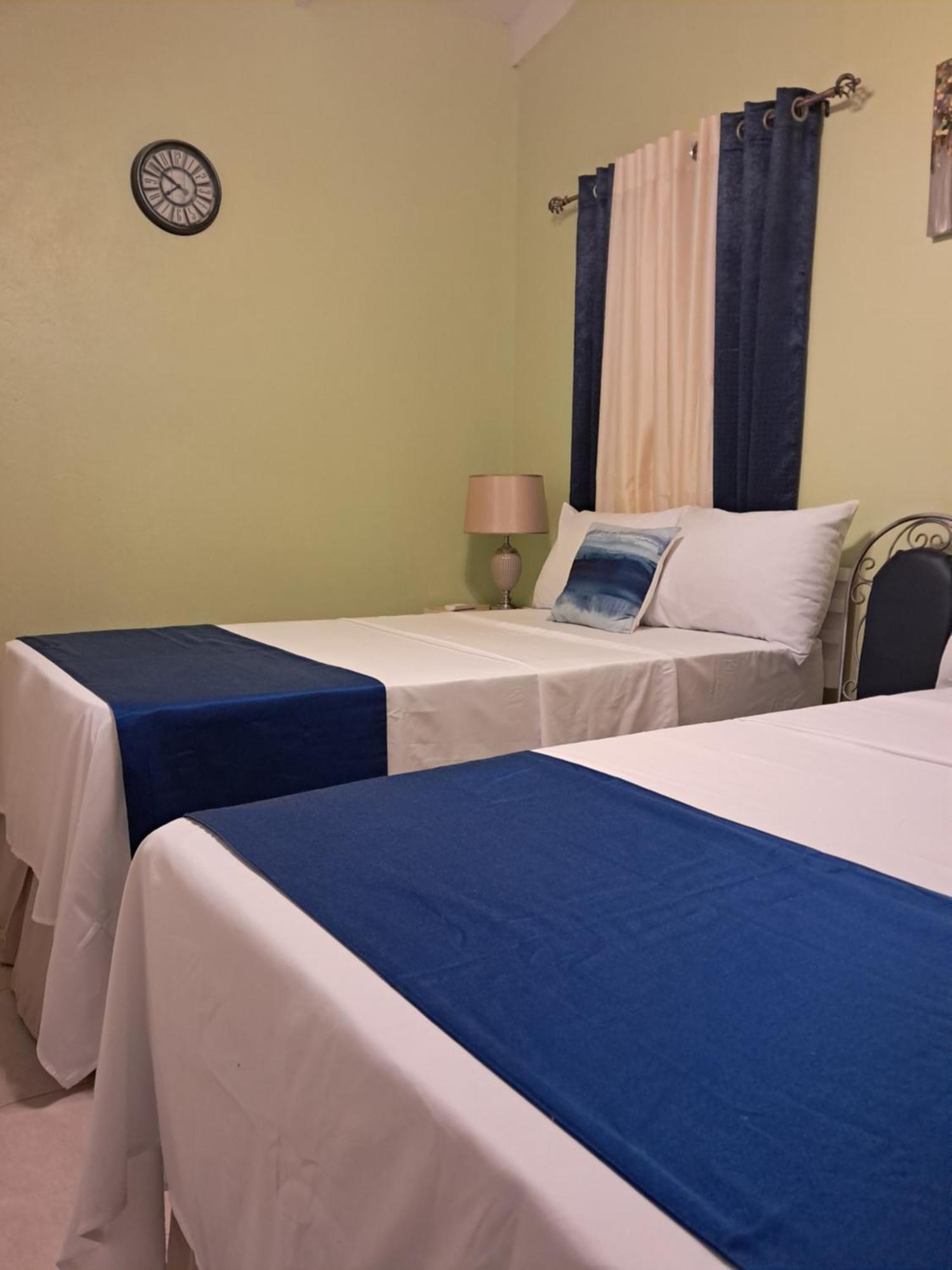 Michand Guest Apartments- Cozy One Or Two Bedroom- 5 Walk Minutes From Airport 10 Mins Drive To Oistins Or Beach ไครสต์เชิร์ช ภายนอก รูปภาพ