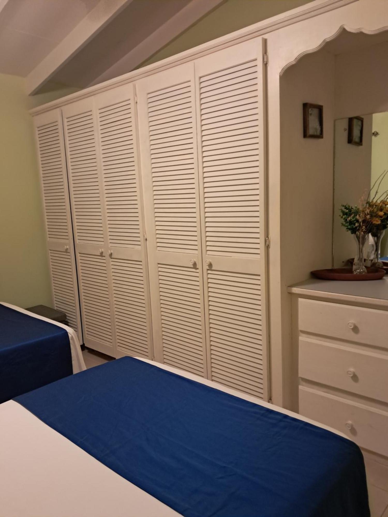 Michand Guest Apartments- Cozy One Or Two Bedroom- 5 Walk Minutes From Airport 10 Mins Drive To Oistins Or Beach ไครสต์เชิร์ช ภายนอก รูปภาพ
