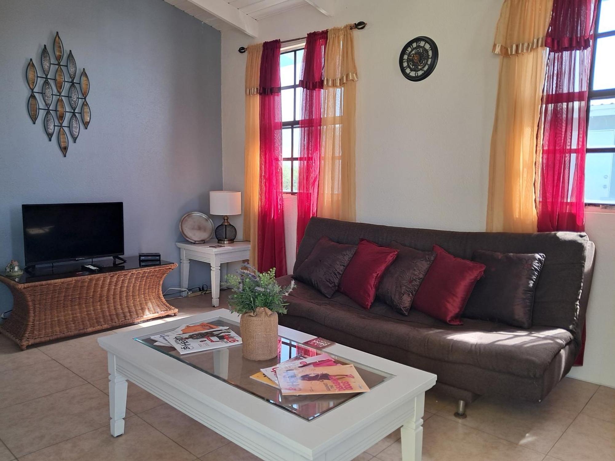 Michand Guest Apartments- Cozy One Or Two Bedroom- 5 Walk Minutes From Airport 10 Mins Drive To Oistins Or Beach ไครสต์เชิร์ช ภายนอก รูปภาพ