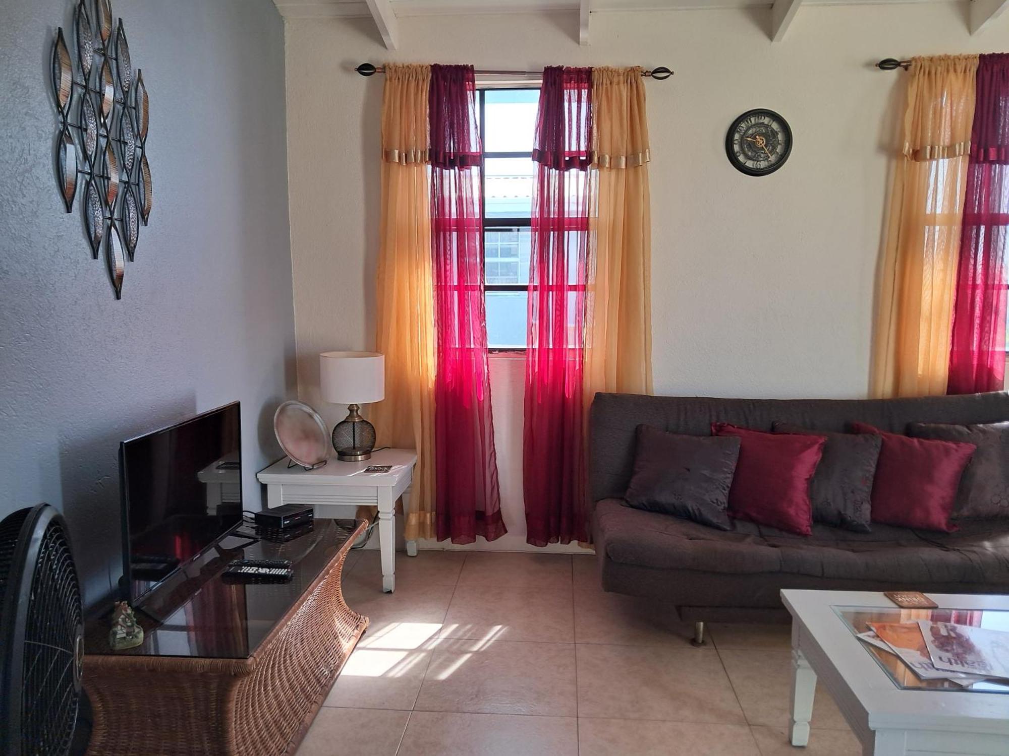 Michand Guest Apartments- Cozy One Or Two Bedroom- 5 Walk Minutes From Airport 10 Mins Drive To Oistins Or Beach ไครสต์เชิร์ช ภายนอก รูปภาพ