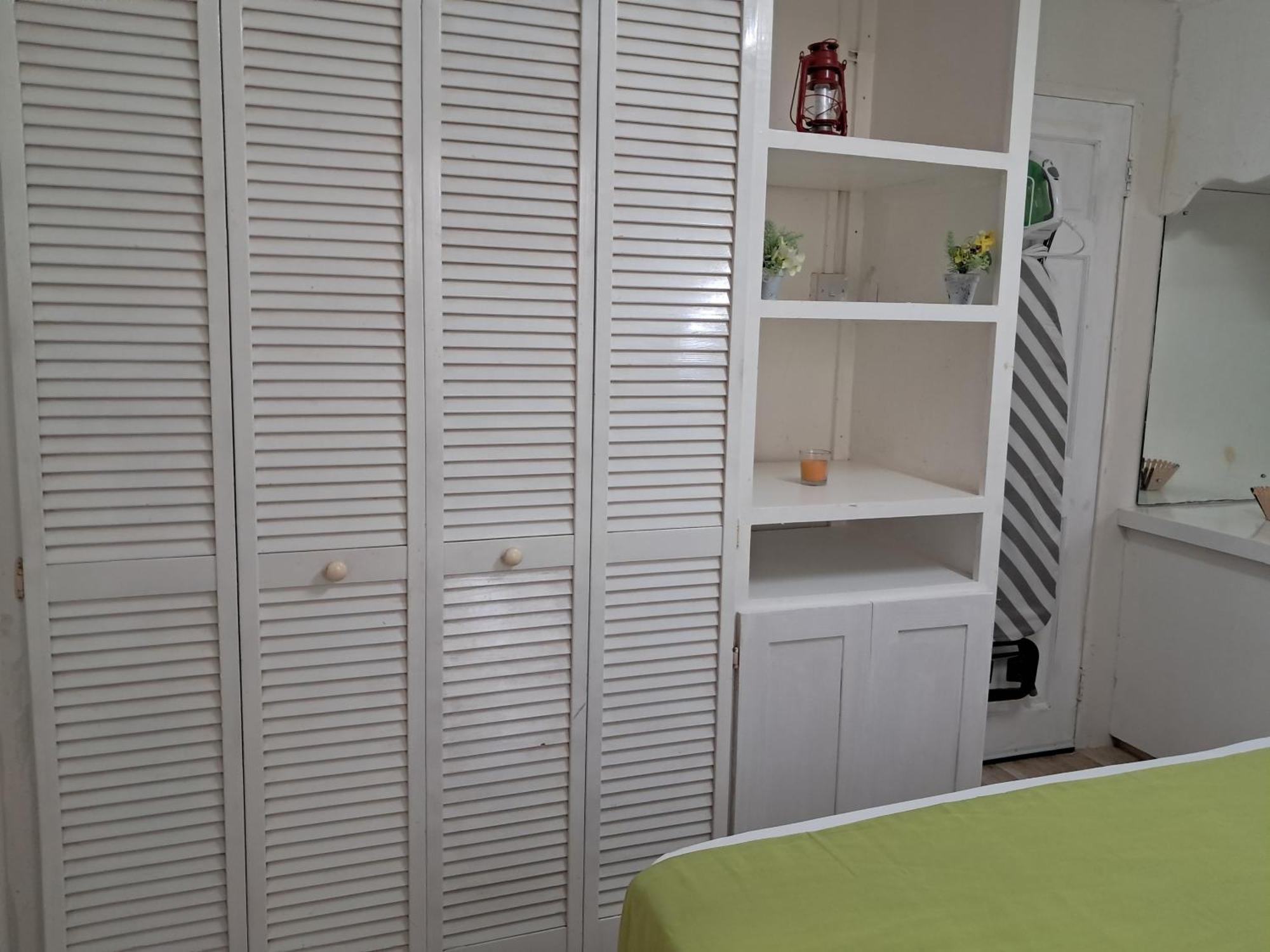 Michand Guest Apartments- Cozy One Or Two Bedroom- 5 Walk Minutes From Airport 10 Mins Drive To Oistins Or Beach ไครสต์เชิร์ช ภายนอก รูปภาพ