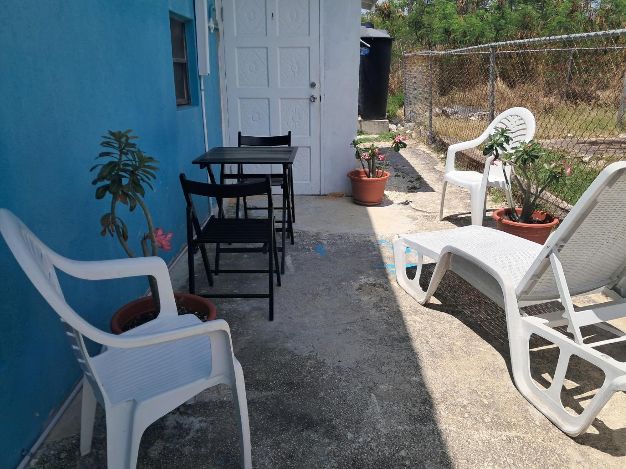 Michand Guest Apartments- Cozy One Or Two Bedroom- 5 Walk Minutes From Airport 10 Mins Drive To Oistins Or Beach ไครสต์เชิร์ช ภายนอก รูปภาพ