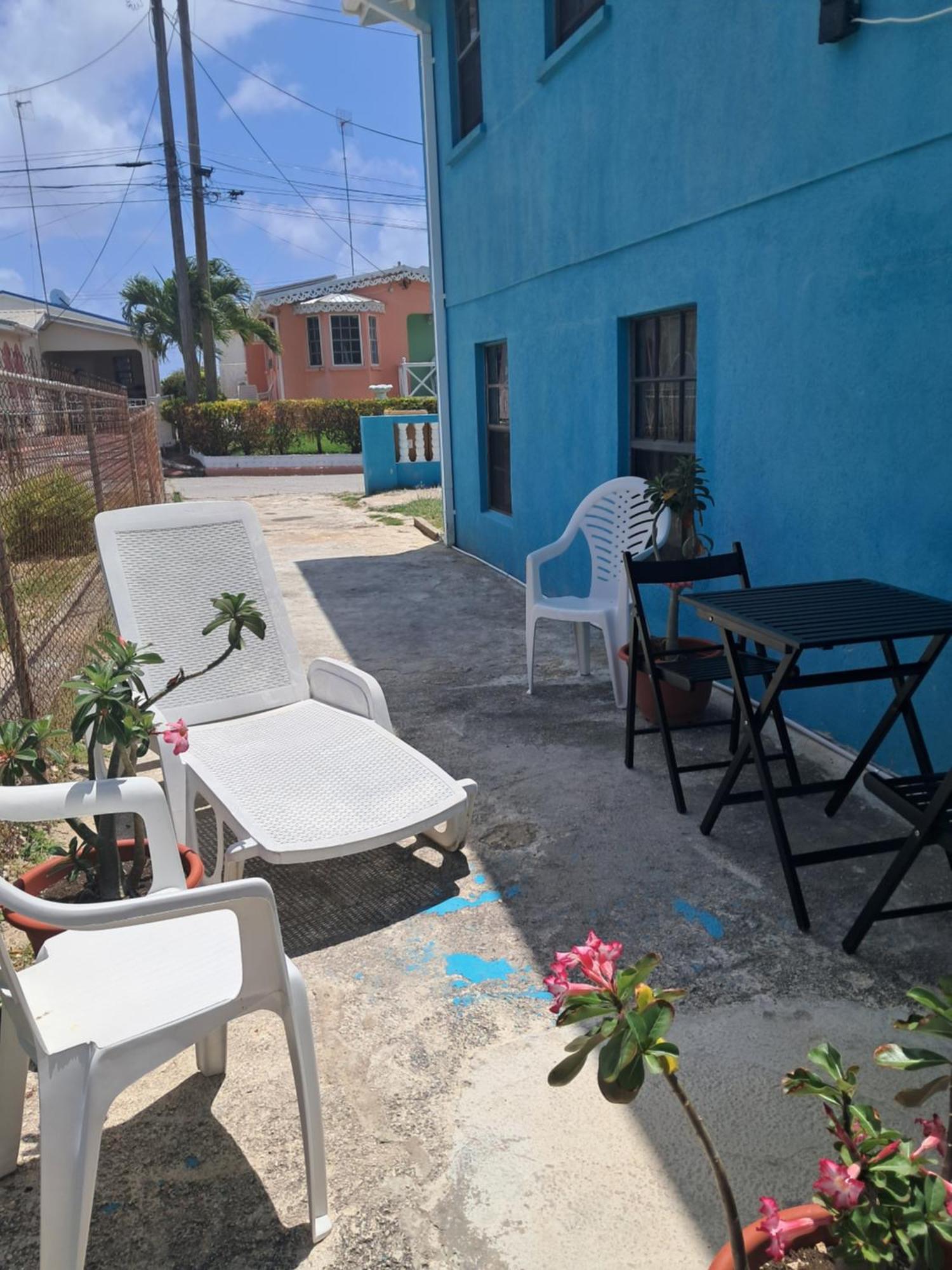 Michand Guest Apartments- Cozy One Or Two Bedroom- 5 Walk Minutes From Airport 10 Mins Drive To Oistins Or Beach ไครสต์เชิร์ช ภายนอก รูปภาพ
