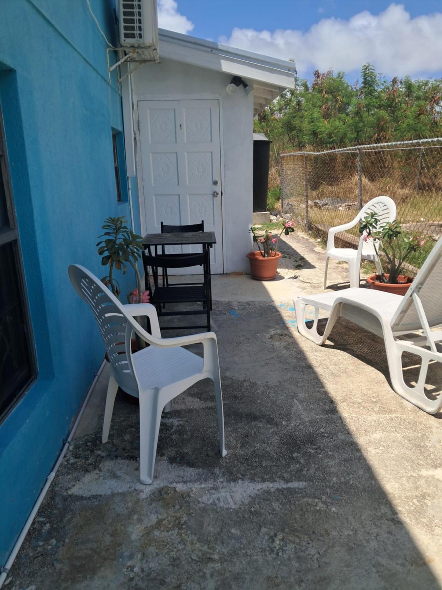 Michand Guest Apartments- Cozy One Or Two Bedroom- 5 Walk Minutes From Airport 10 Mins Drive To Oistins Or Beach ไครสต์เชิร์ช ภายนอก รูปภาพ